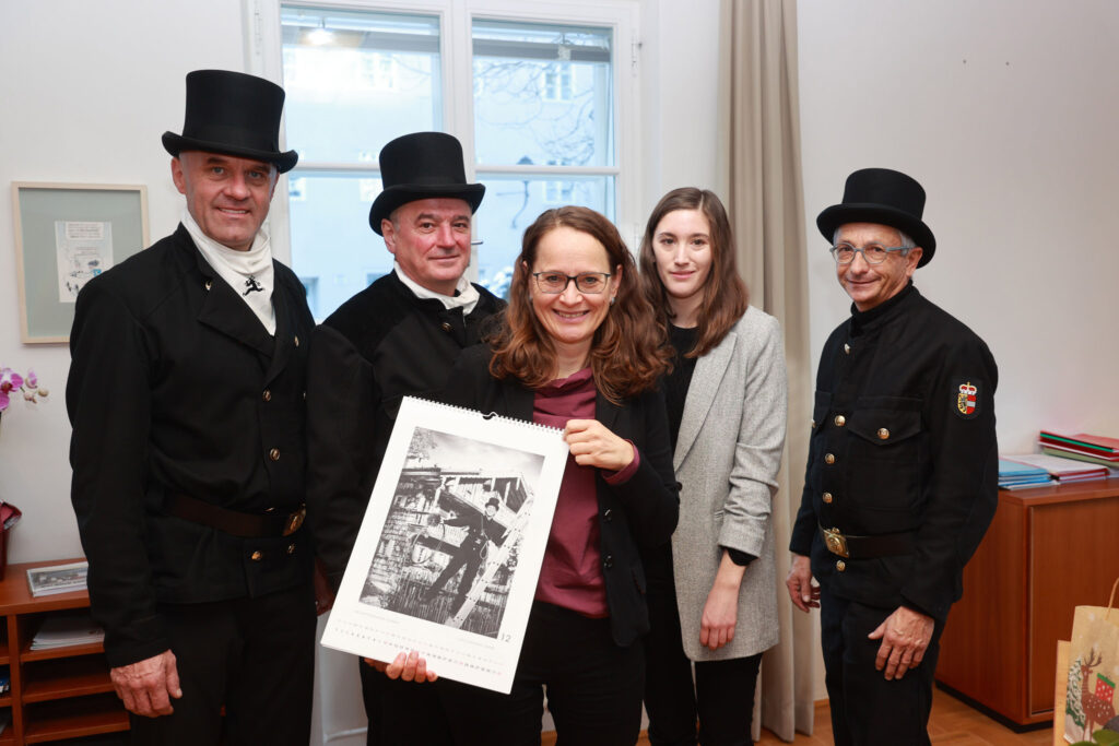 Wirtschaftskammer Salzburg Rauchfangkehrerinnung Präsentation Rauchfangkehrerkalender Foto: Franz Neumayr 13.12.2022