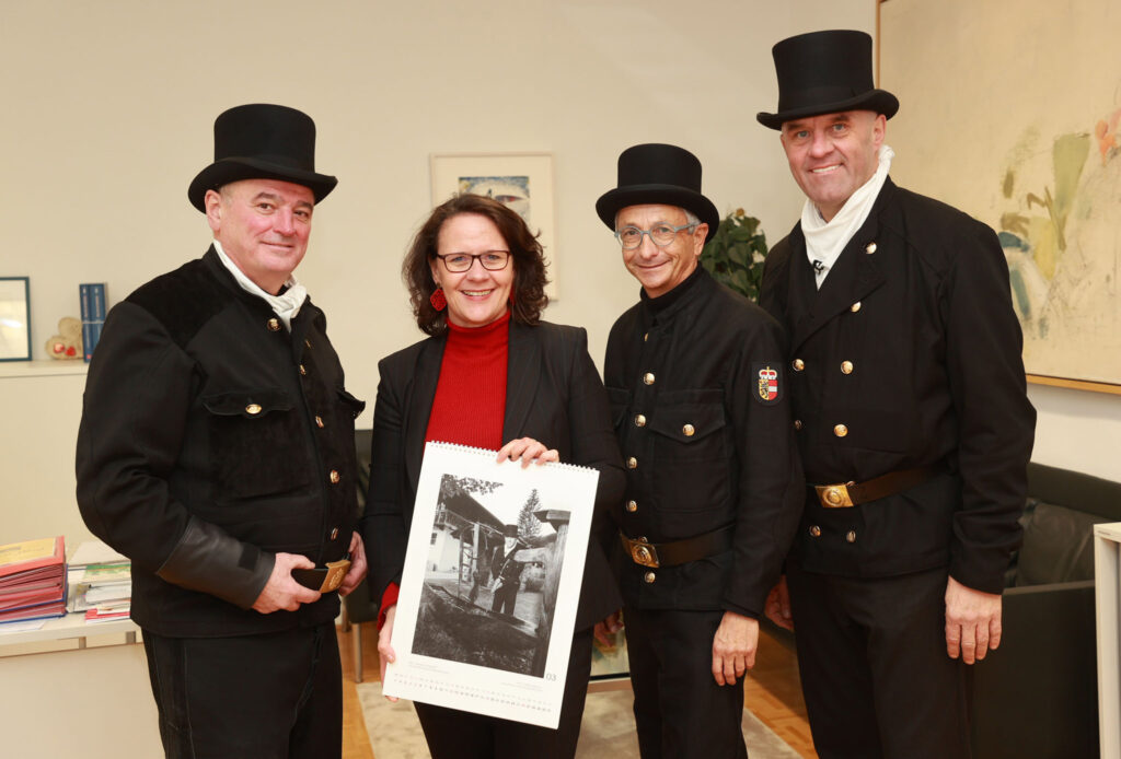 Wirtschaftskammer Salzburg Rauchfangkehrerinnung Präsentation Rauchfangkehrerkalender Foto: Franz Neumayr 13.12.2022